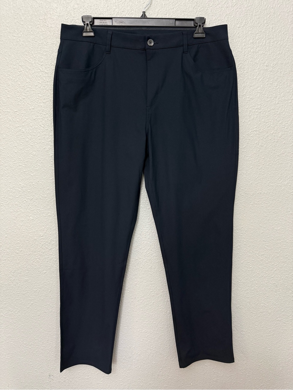 NWOT Vuori | Meta Pants New Version V4009 | Relaxed Fit | Navy | Waist 36”x 32”